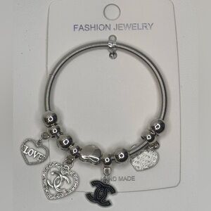Fashion Jewelry Silver Charm Bracelet with Bling Heart and Black Letter charm